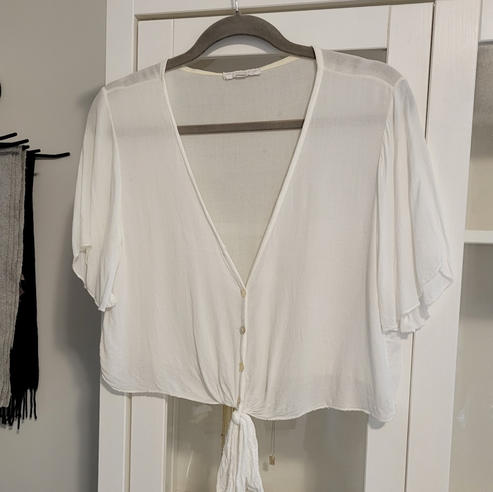 Soft button tie top